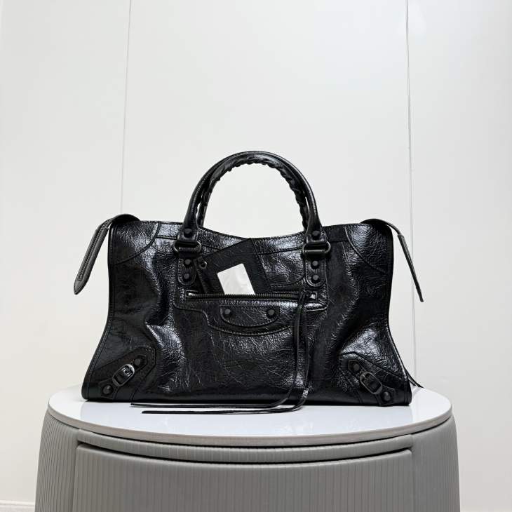 Picture of Balenciaga Handbags _SKUfw238326050fw
